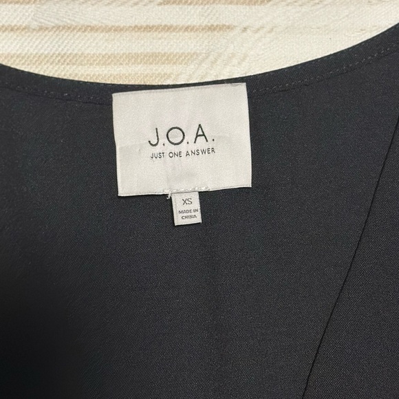 J.O.A. Twist Front Cropped Bell Long Sleeve - Picture 4 of 7